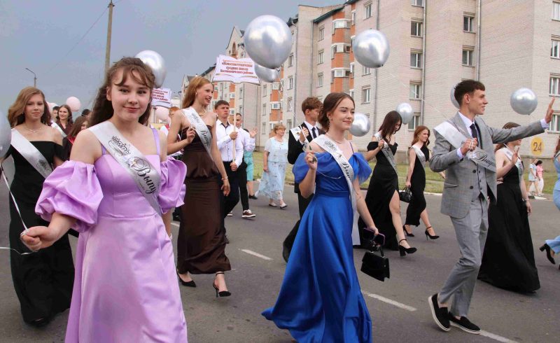 ФОТОФАКТ: Выпускной вечер прошел в Костюковичах