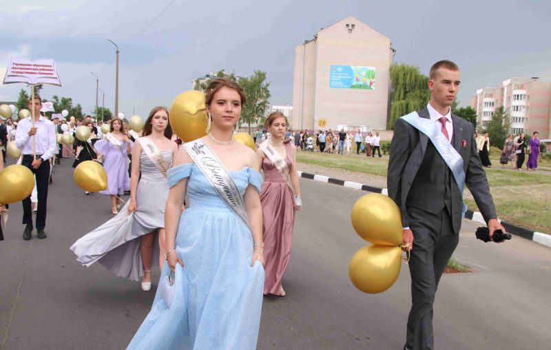 ФОТОФАКТ: Выпускной вечер прошел в Костюковичах