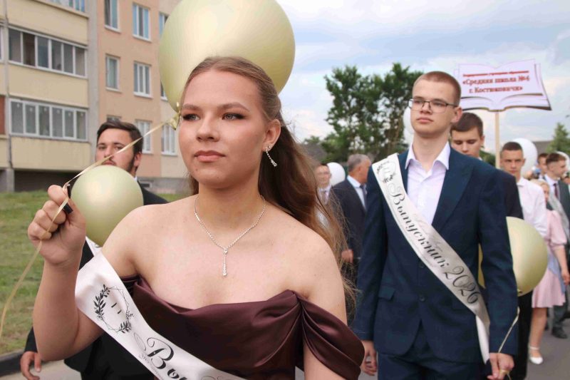 ФОТОФАКТ: Выпускной вечер прошел в Костюковичах