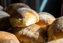 Типичные нарушения при производстве и продаже хлеба назвали в Госстандарте
