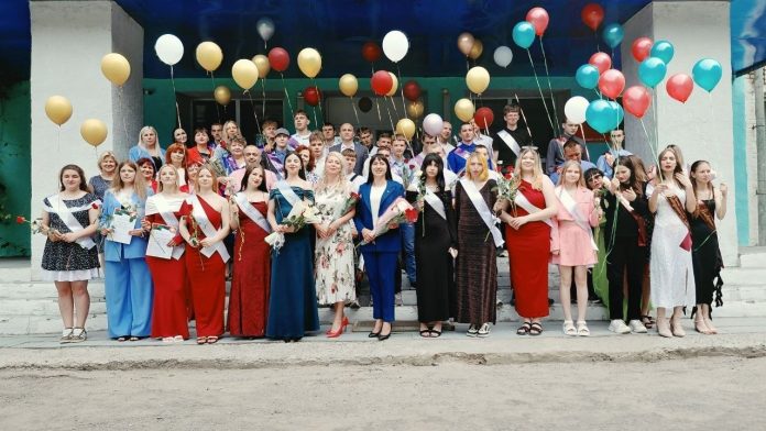 Праздник последнего звонка состоялся в Костюковичском колледже