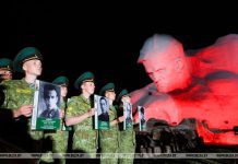 Тысячи человек приняли участие в митинге-реквиеме в Брестской крепости