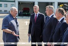 Лукашенко: райагросервисы должны стать опорными пунктами для отечественных производителей техники