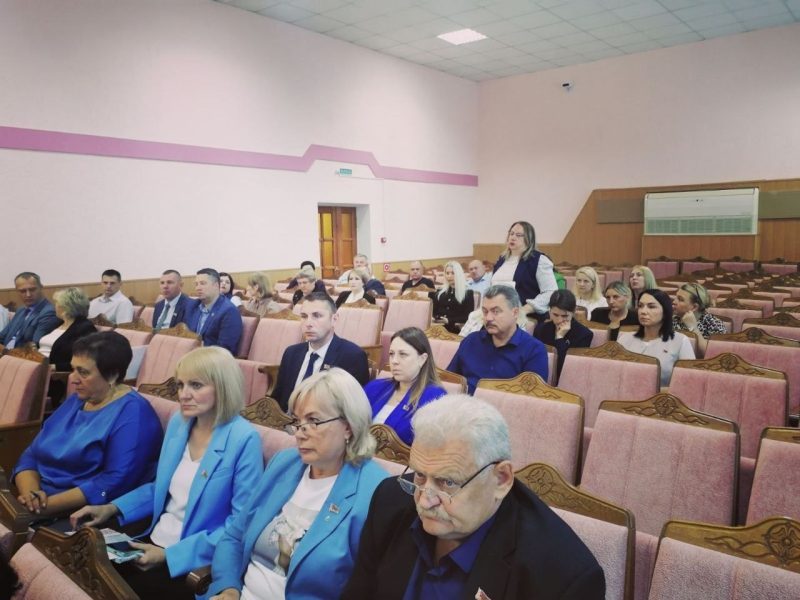 В Костюковичах прошла внеочередная сессия районного Совета депутатов