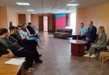 Гендиректор БЦЗ Евгений Волощик встретился с молодыми специалистами и оценил условия проживания