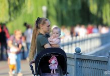 В Минтруда рассказали, как с 1 августа изменились выплаты для семей при рождении ребенка