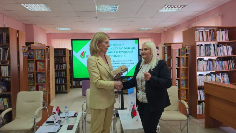 Ольга Чемоданова провела встречу с костюковичской молодежью