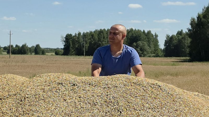 Аграрии и спасатели-пожарные Костюковщины объединились в битве за урожай