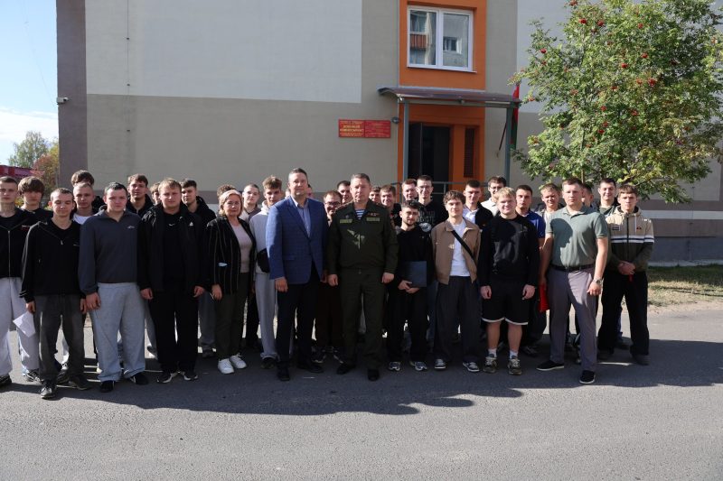 Осенняя призывная кампания набирает обороты. В Костюковичском районе на срочную службу планируют направить 33 молодых человека