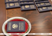 Лукашенко подписал указ о приеме в гражданство Беларуси 297 человек